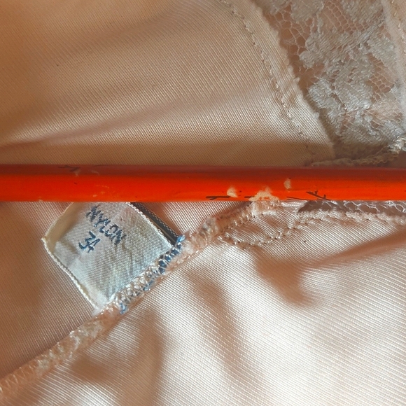 :34: Vintage (1956-59) Luxite by Kaiser Pale Pink Slip. - Picture 9 of 12